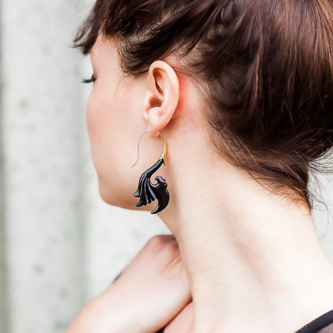 Tomahawk Hooks - Horn